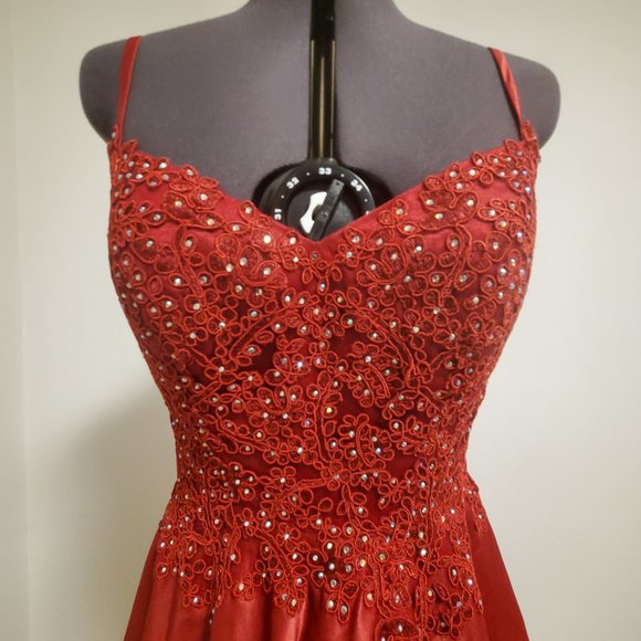 Dark Red Gown - Picture 3 of 9